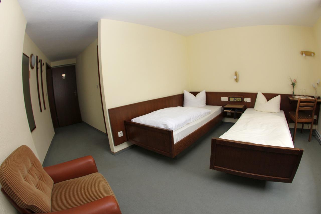Zum Lowen Hotel Weiterstadt Kültér fotó