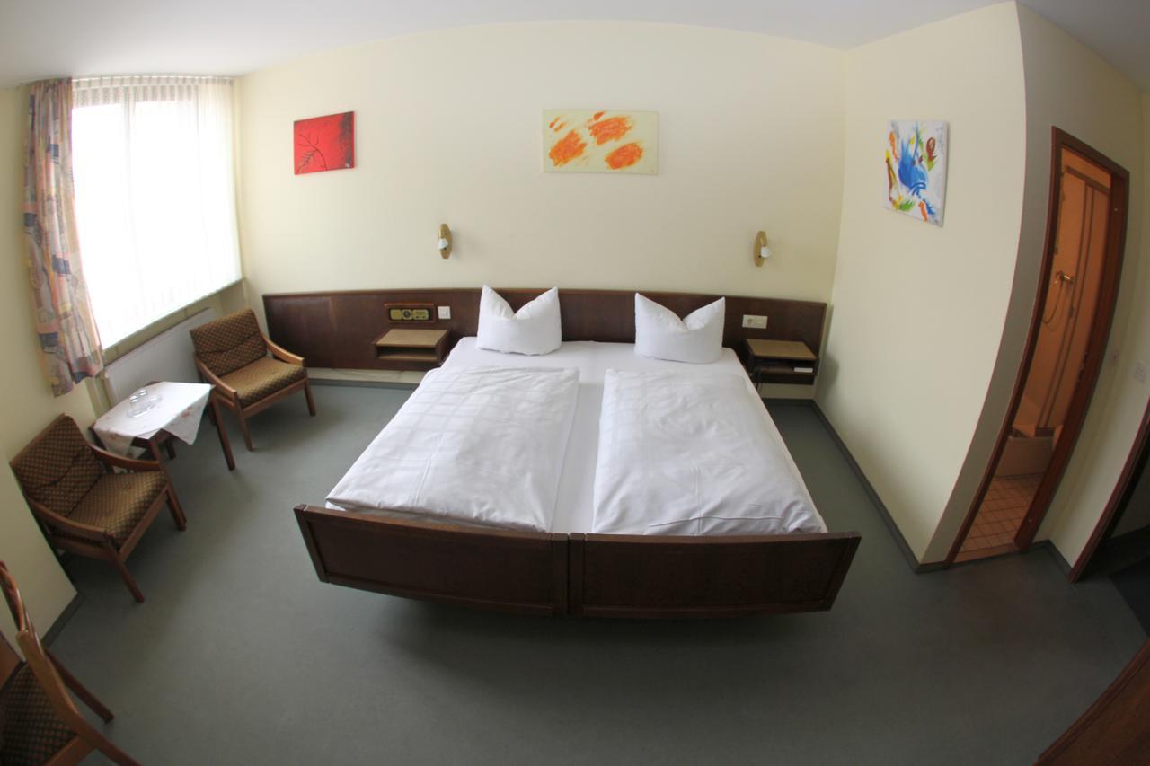 Zum Lowen Hotel Weiterstadt Kültér fotó