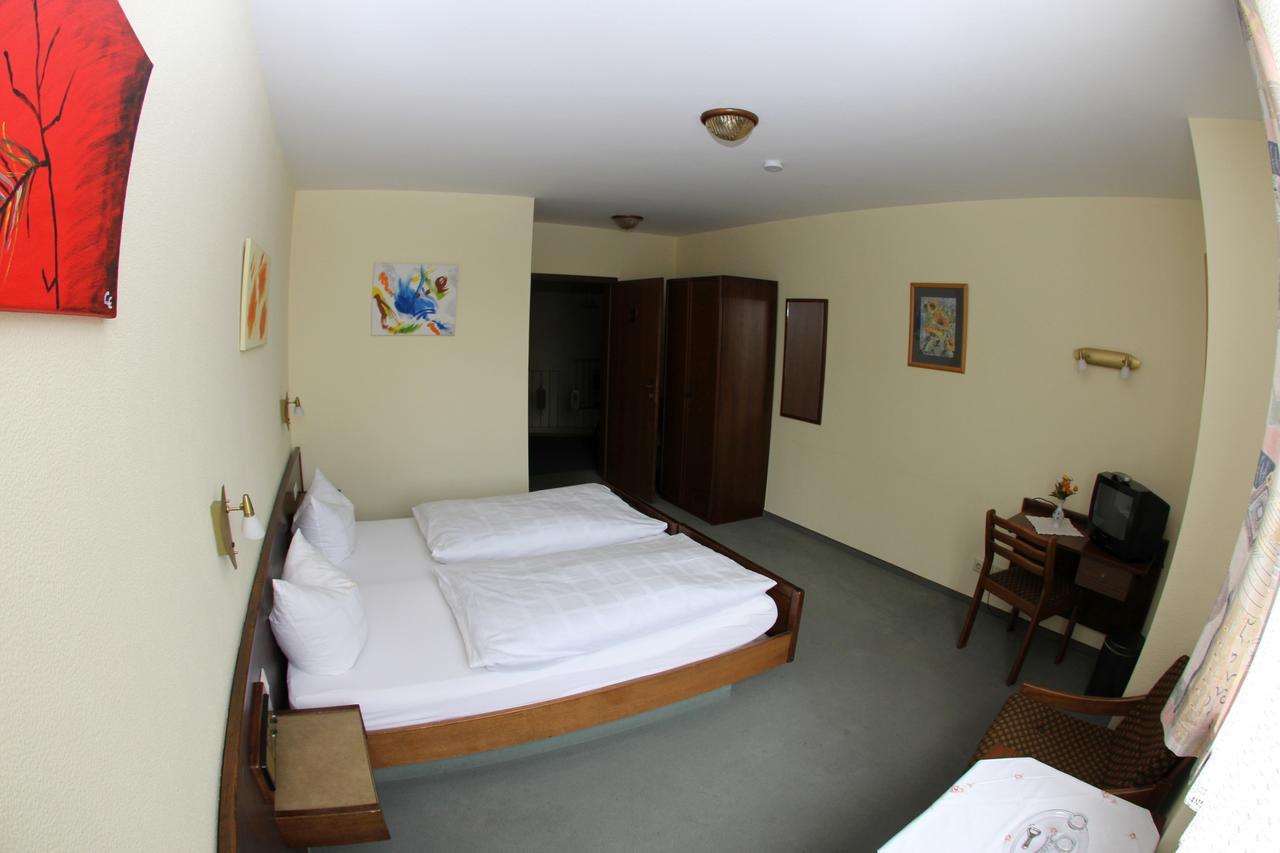 Zum Lowen Hotel Weiterstadt Kültér fotó