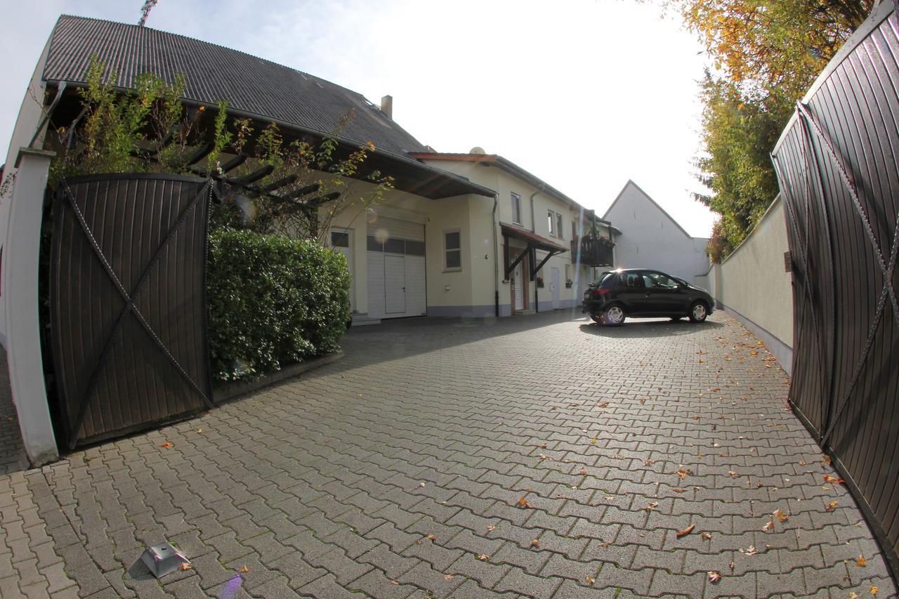 Zum Lowen Hotel Weiterstadt Kültér fotó