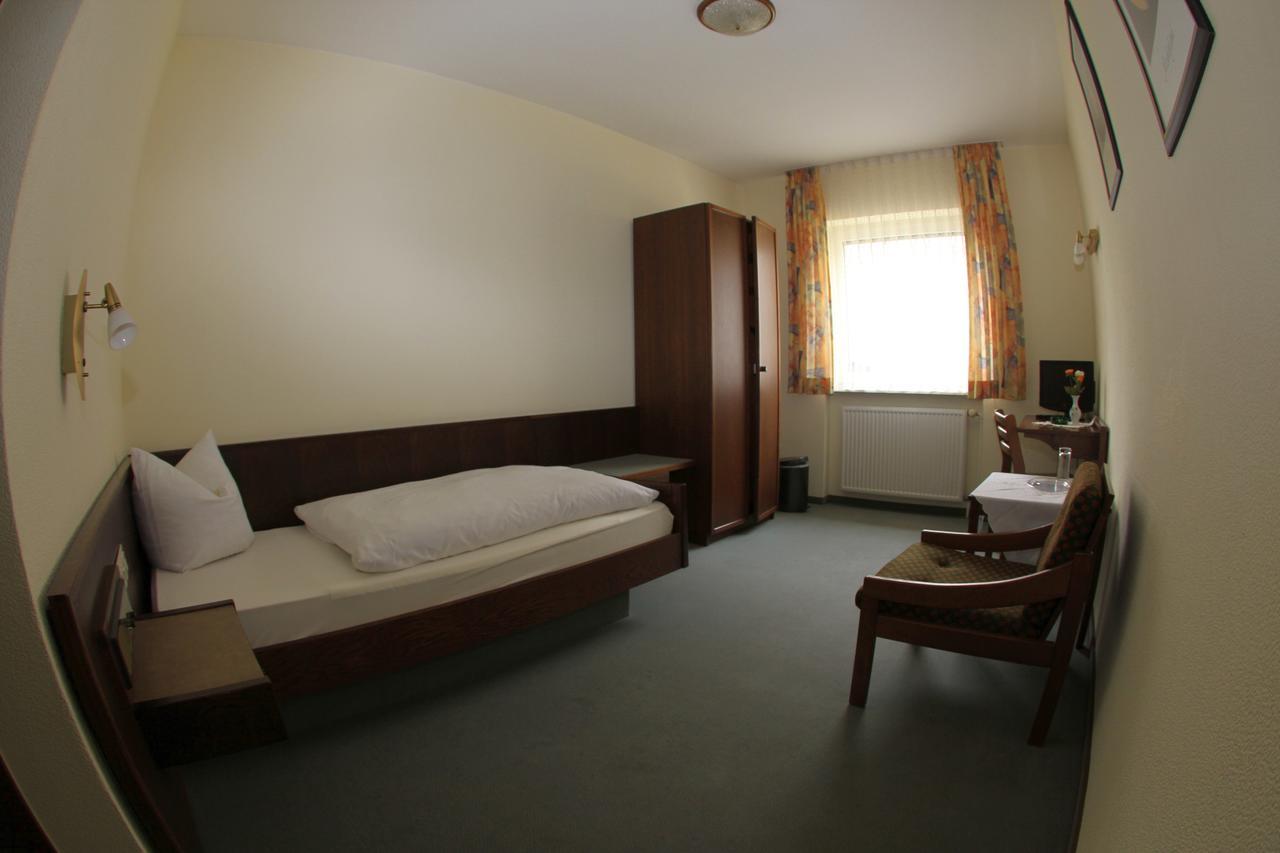 Zum Lowen Hotel Weiterstadt Kültér fotó
