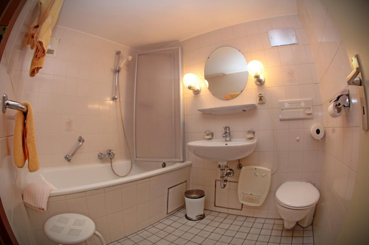 Zum Lowen Hotel Weiterstadt Kültér fotó
