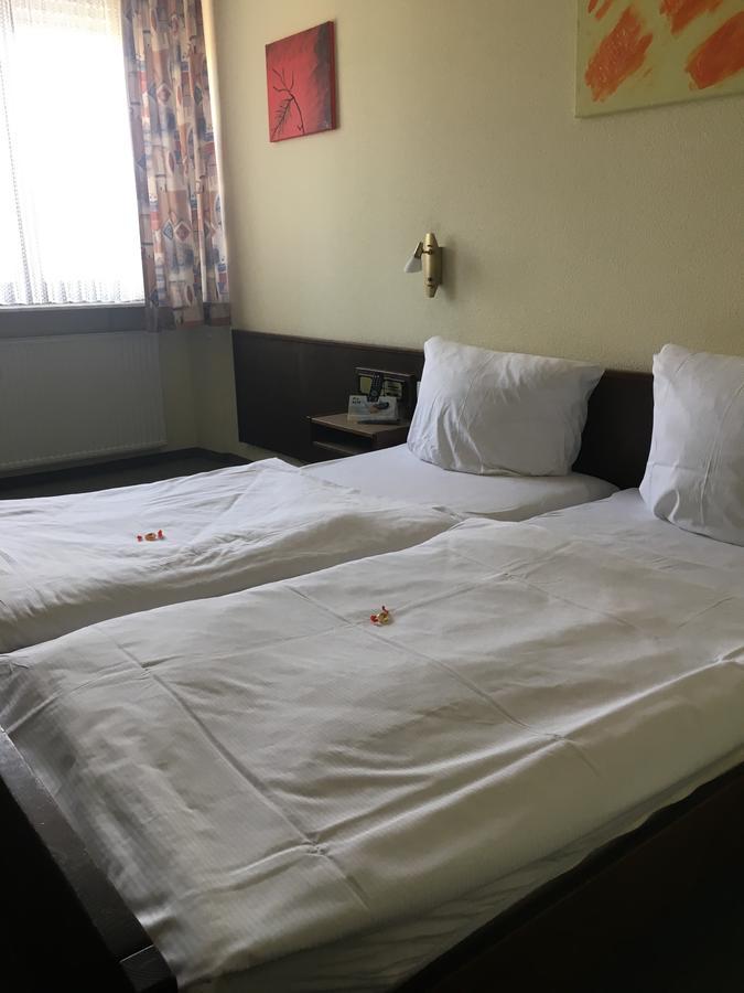 Zum Lowen Hotel Weiterstadt Kültér fotó
